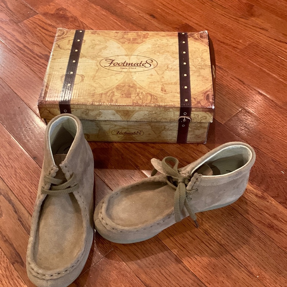 New Buck Suede shoes -non-marking rubber outsole. Sz 3 med wide. ADORABLE